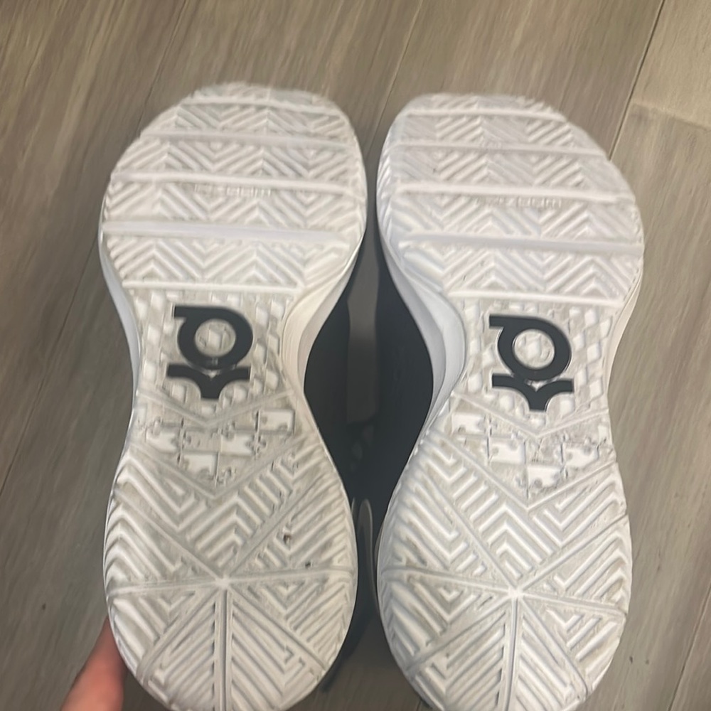 Nike - KD - Black and White Athletic Shoes with Clas - Picture 3 of 3